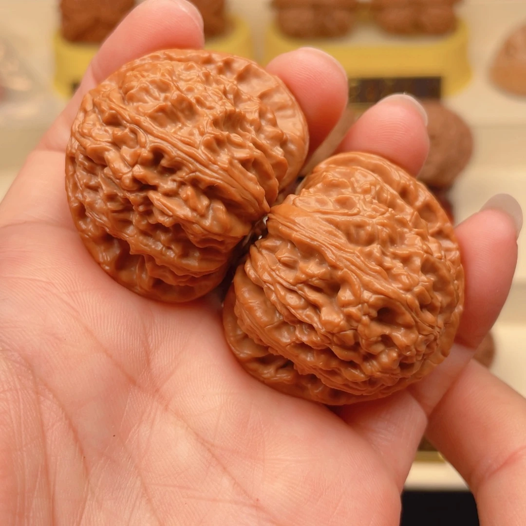 文玩核桃把件三角白41.5