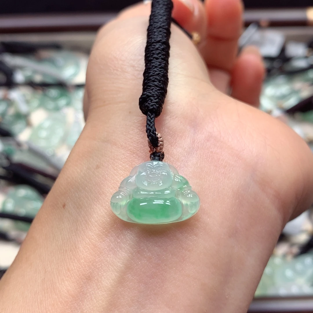 翡翠未镶嵌颈饰佛公