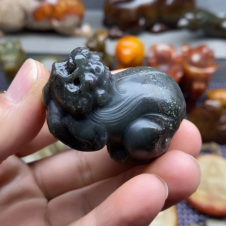 未镶嵌蛇纹石玉颈饰