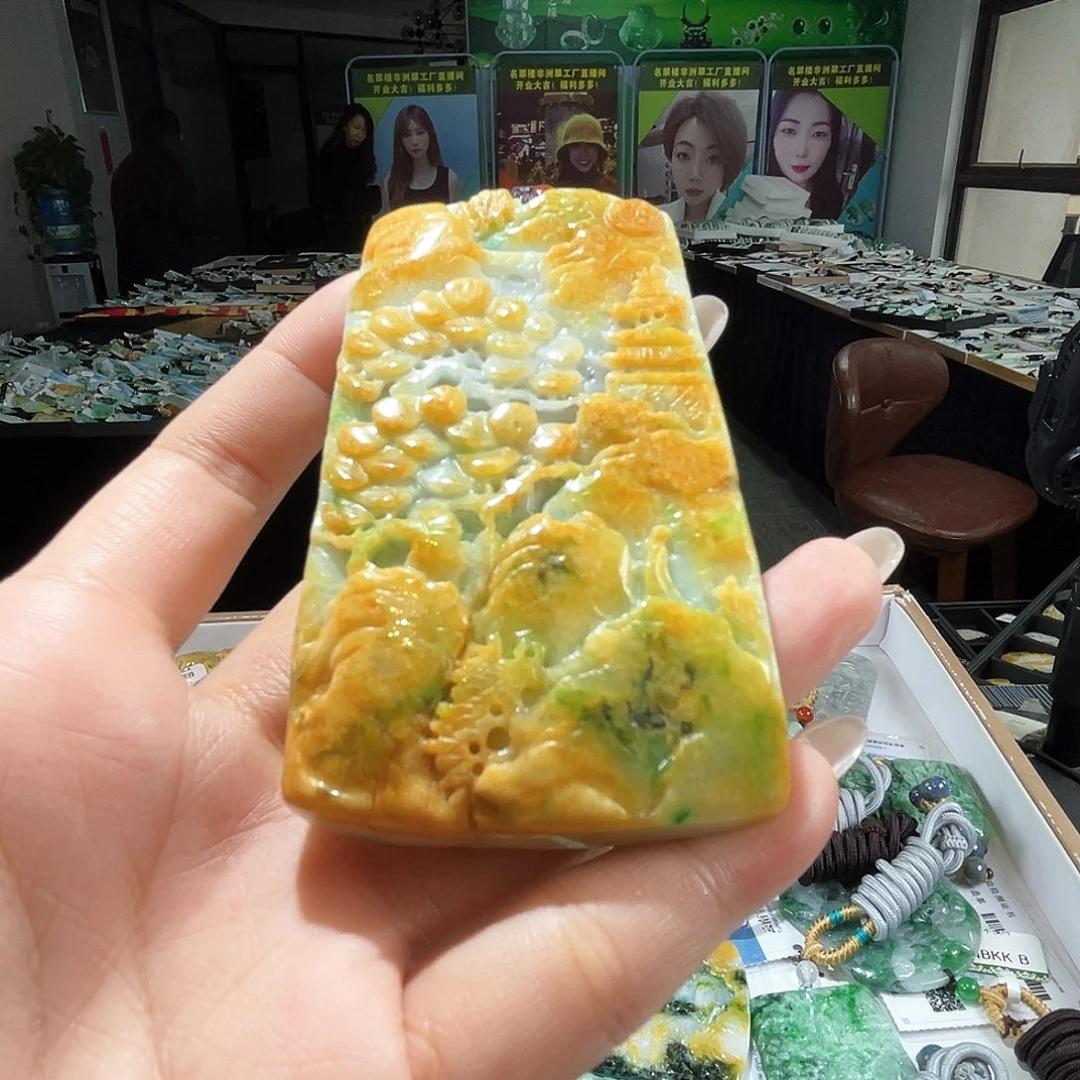 颈饰未镶嵌翡翠一