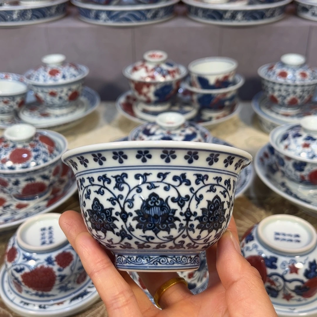 青花矾红缠枝莲大压手