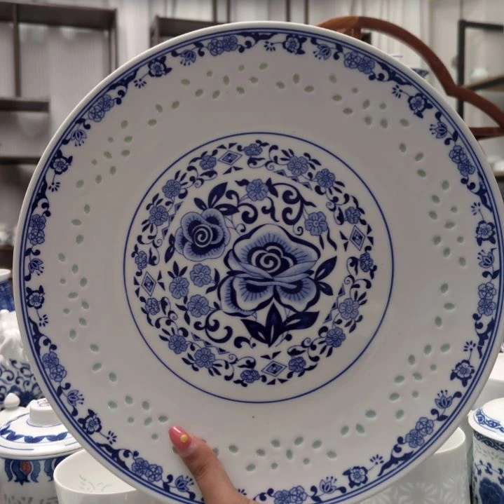 陶瓷釉下彩梅英12寸大盘一个