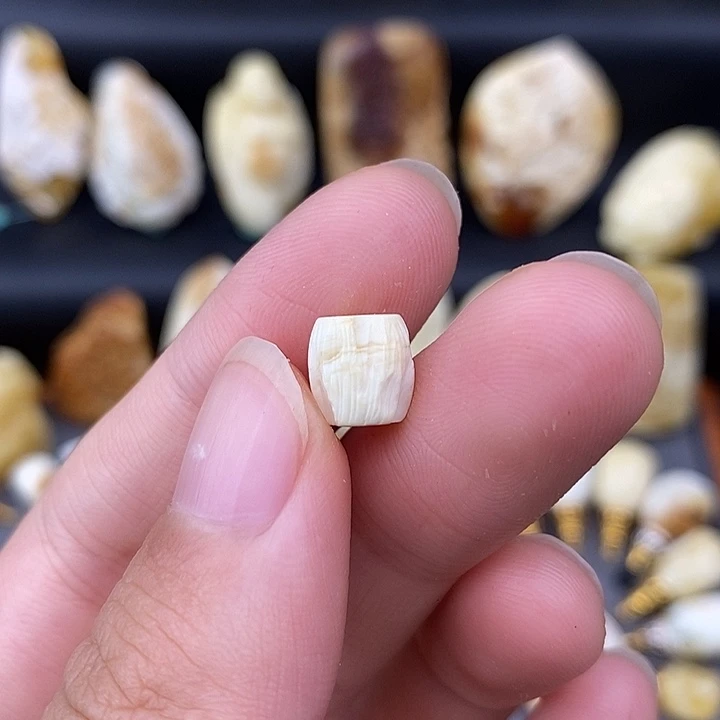 琥珀未镶嵌裸石8×8百香b349