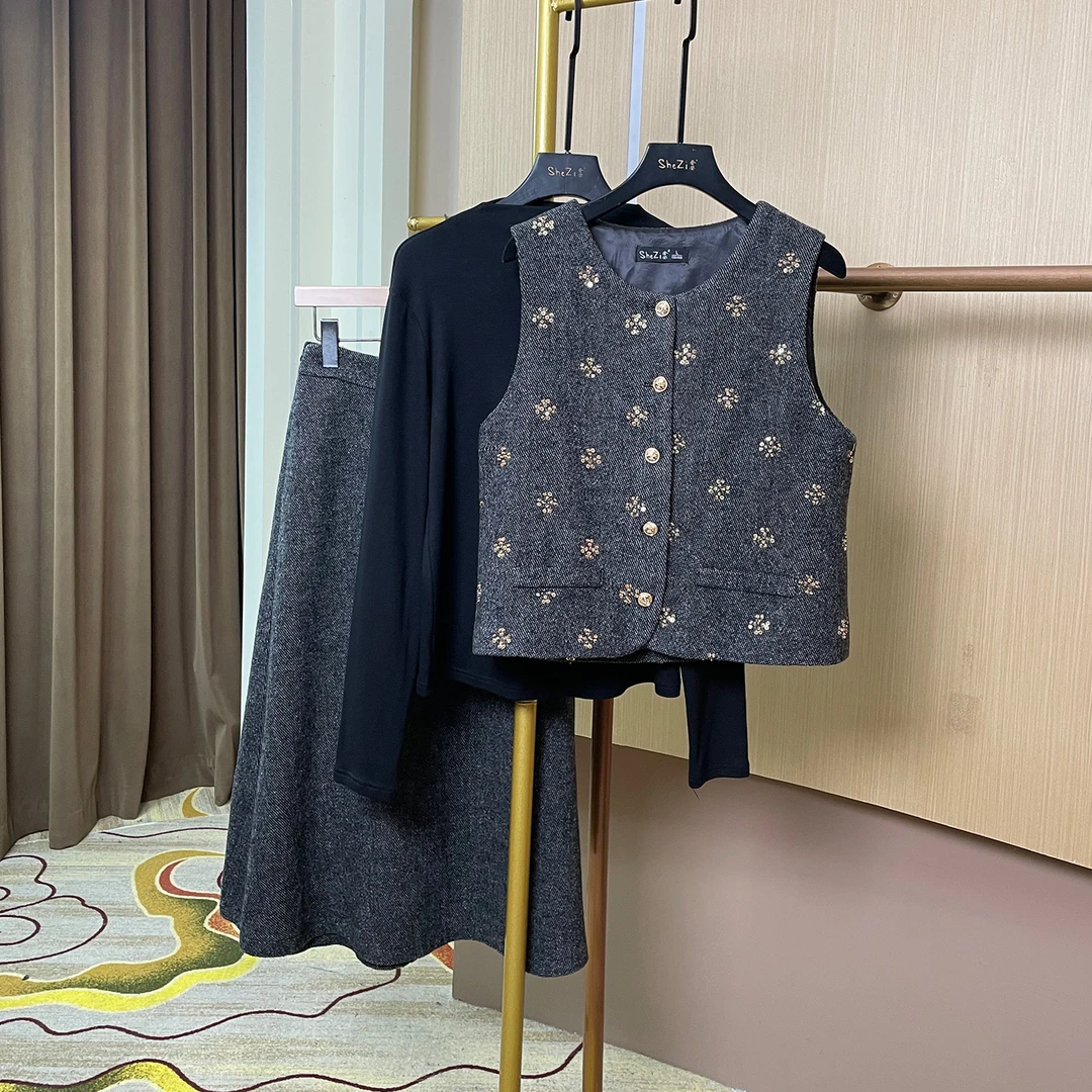 奢姿【圣特罗佩】大码女装2025冬季亮片马甲三件套胖妹妹半高领套装