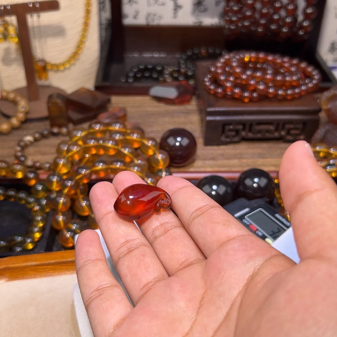 琥珀未镶嵌颈饰血珀福瓜