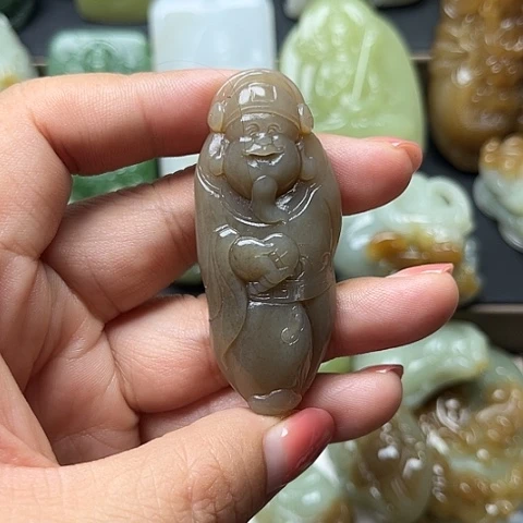 颈饰未镶嵌和田玉龍**人