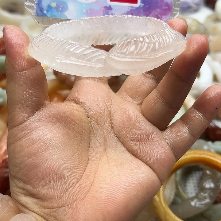 未镶嵌手镯石英岩玉