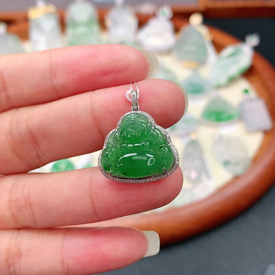 颈饰18K金镶嵌翡翠佛公