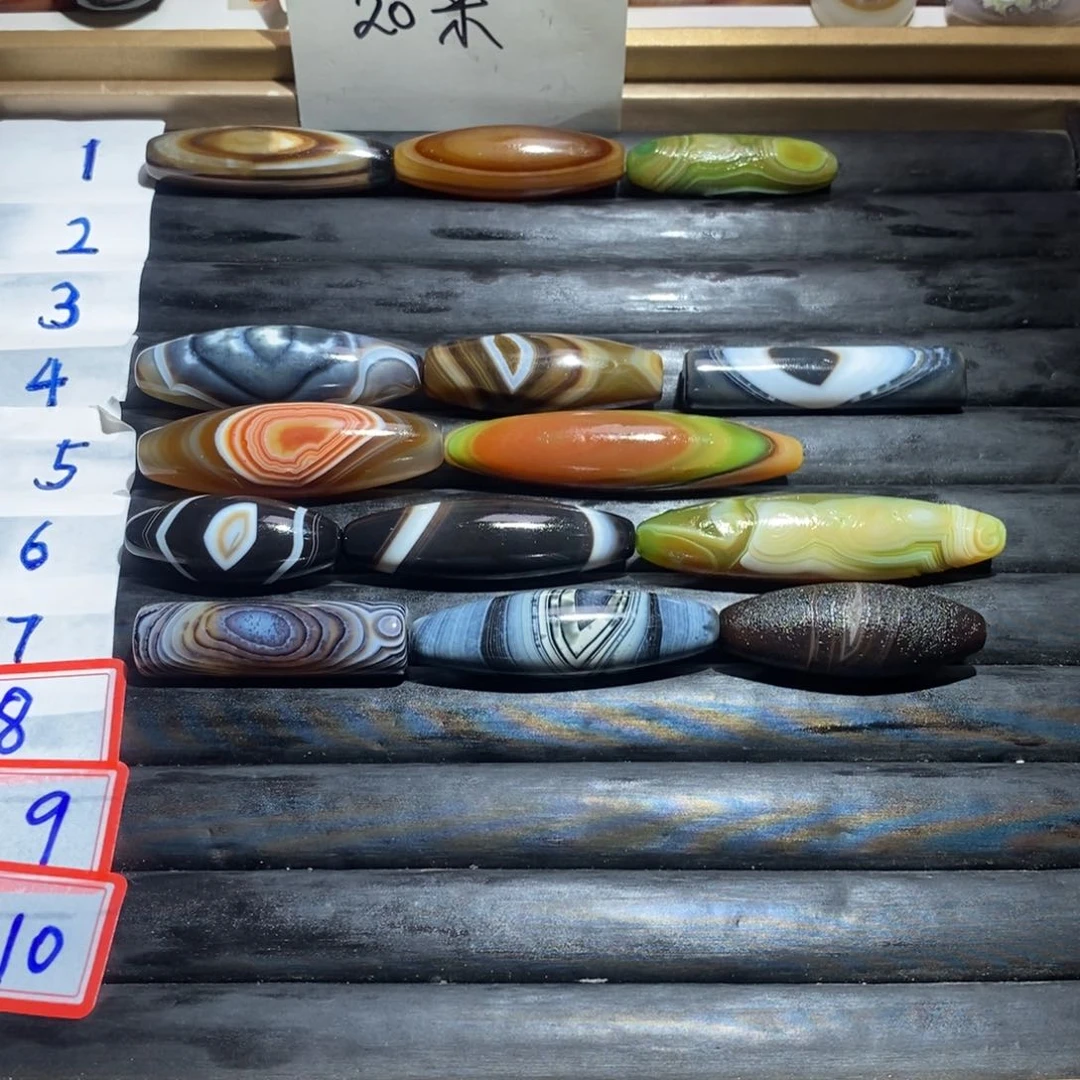 颈饰未镶嵌石英质玉