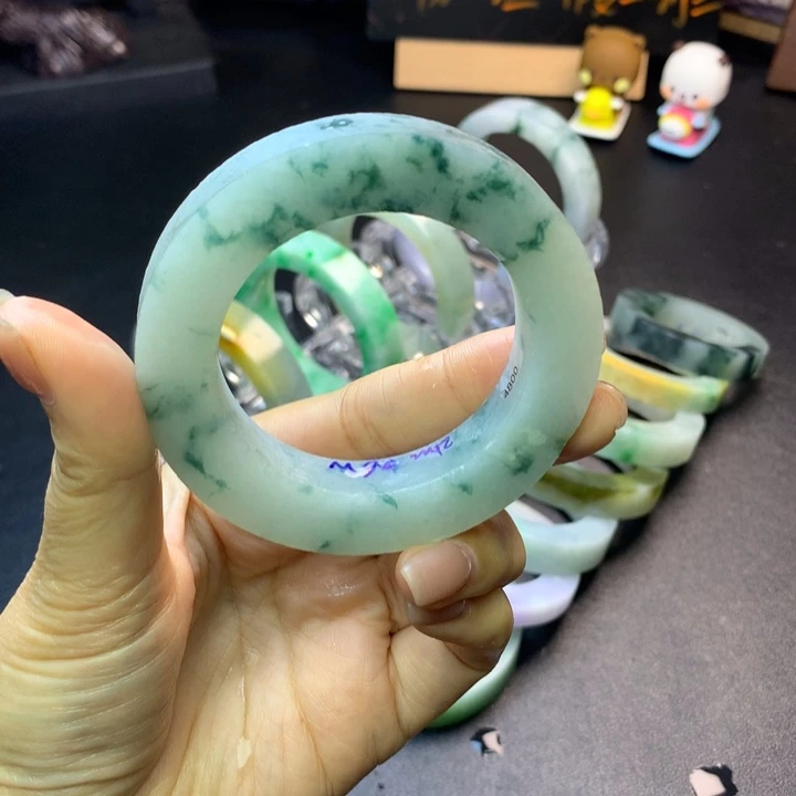 定制翡翠未镶嵌手镯