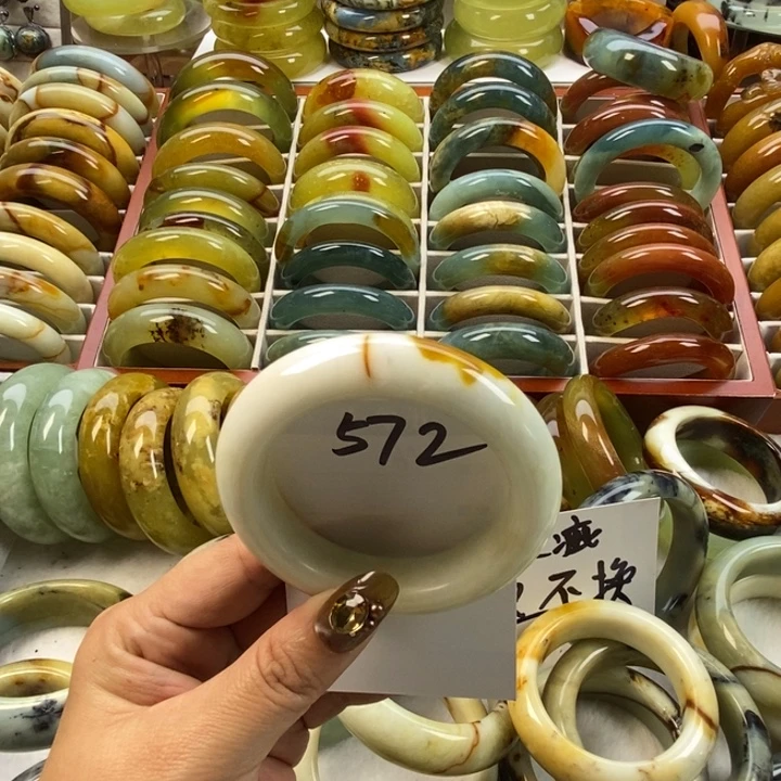 蛇纹石玉未镶嵌手镯55无售后（色线）