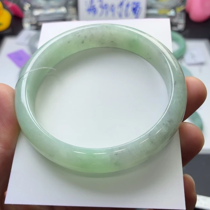 翡翠手镯未镶嵌翡翠手镯