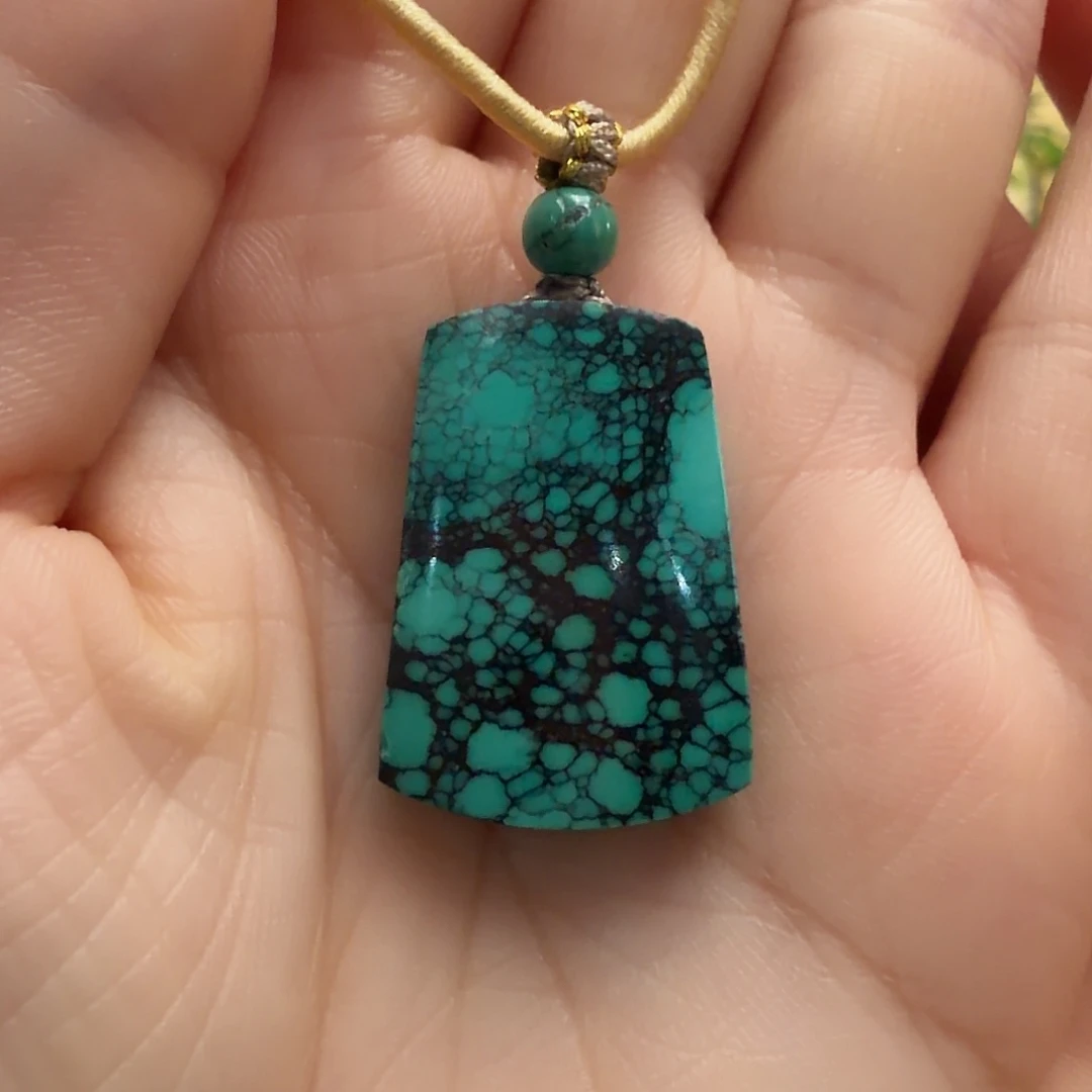 绿松石未镶嵌颈饰