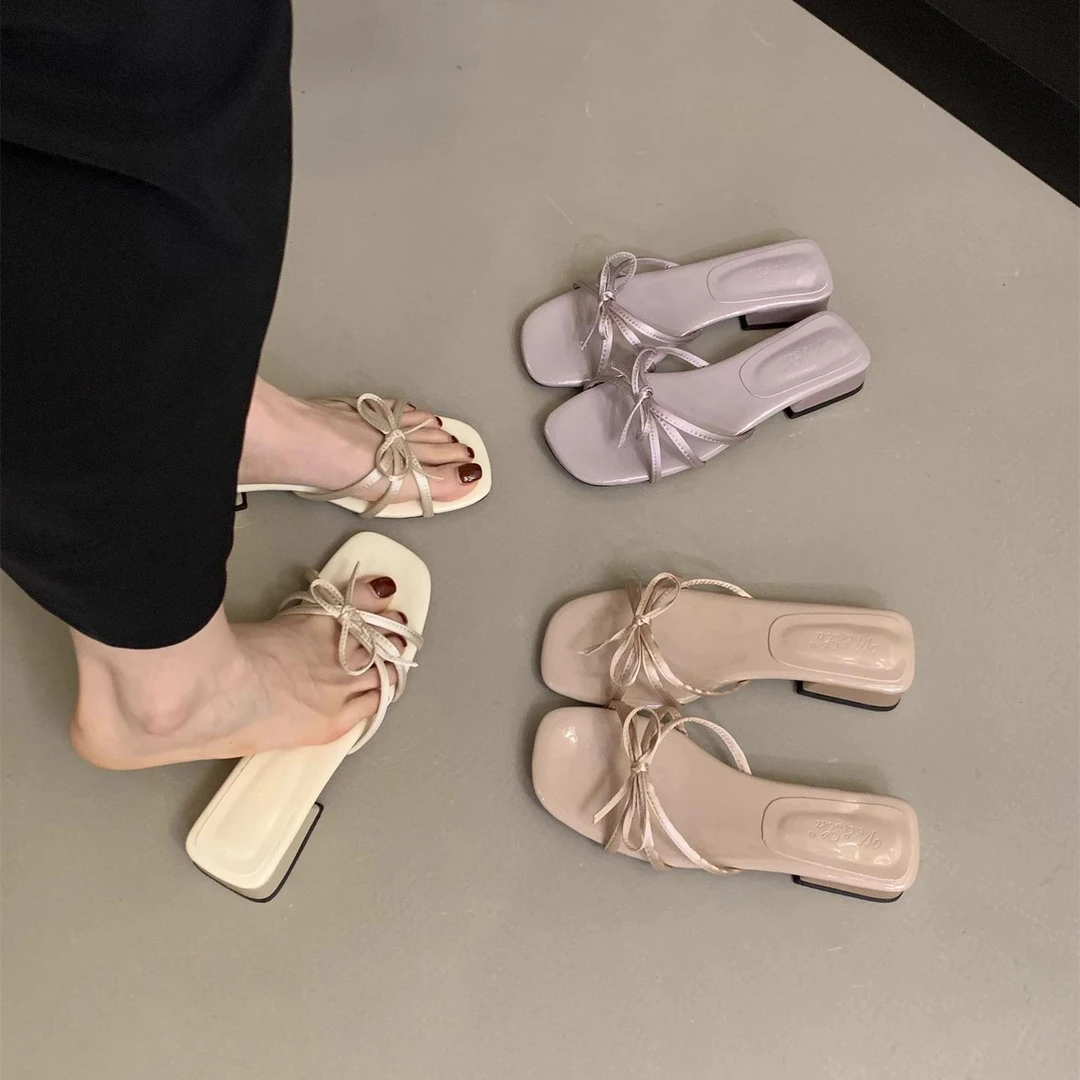 法式绝美低跟粗跟凉拖鞋女夏外穿2025新款配裙子温柔气质晚晚凉鞋