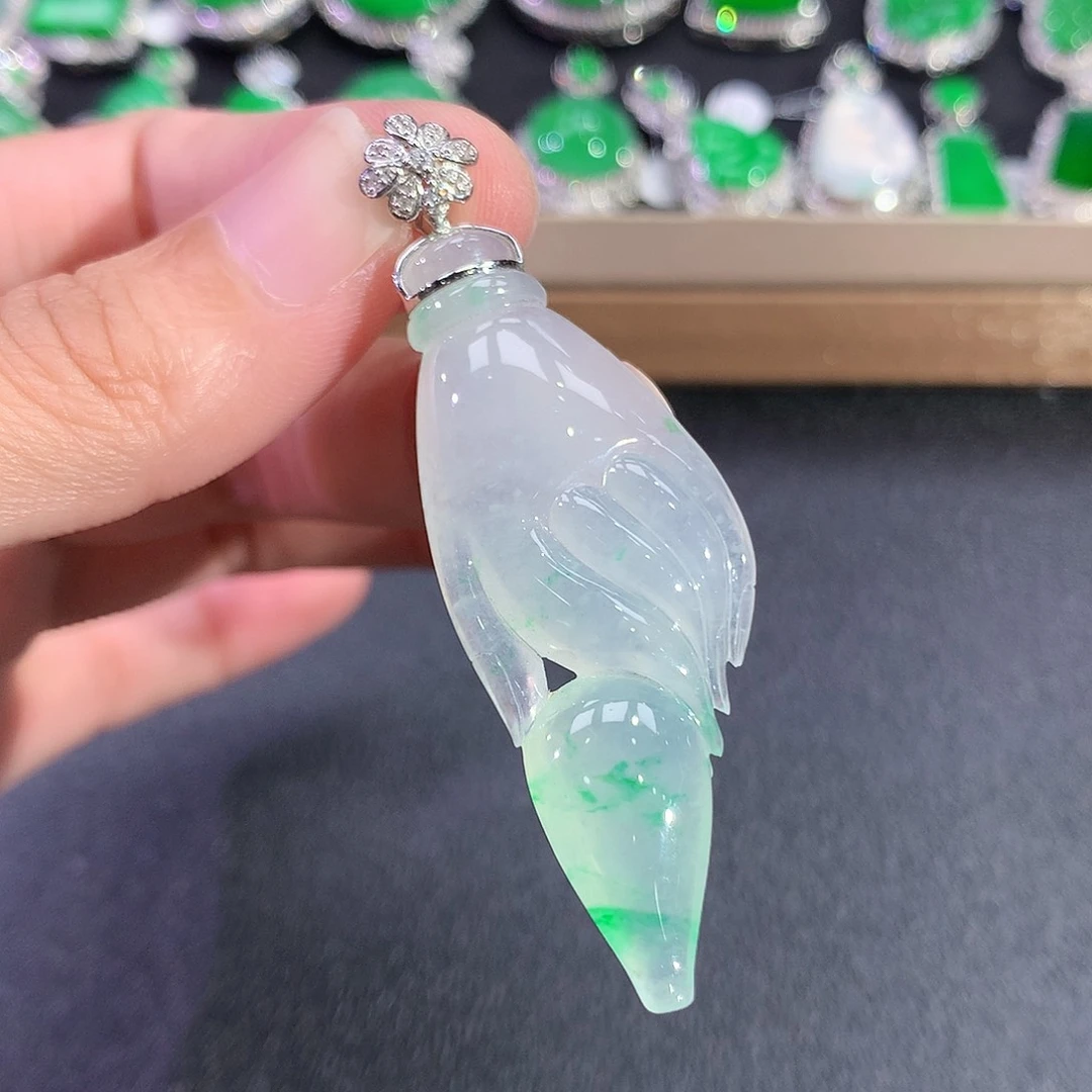 翡翠18K金镶嵌吊坠(赠链)