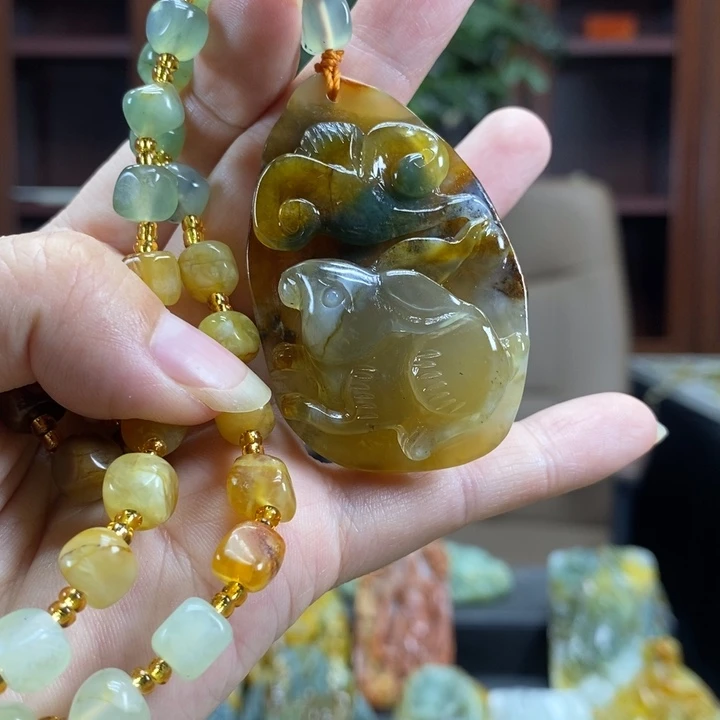 未镶嵌蛇纹石玉颈饰