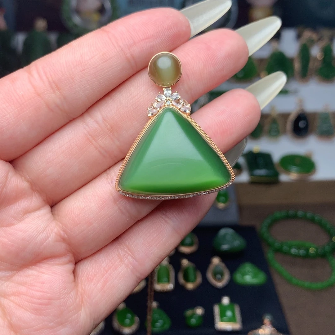 和田玉（碧玉）吊坠18K金镶嵌