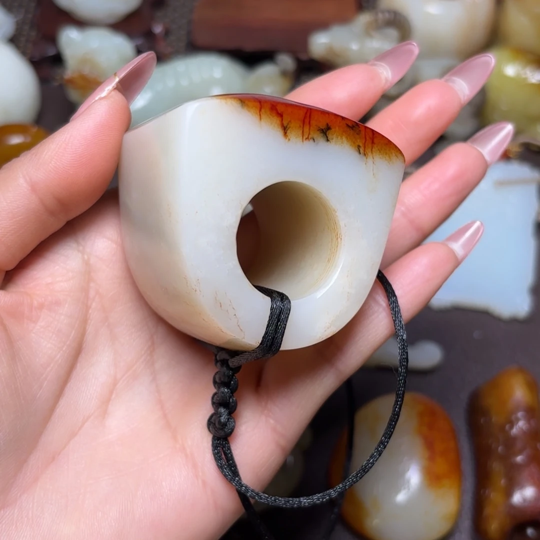 魏***林和田玉未镶嵌挂件