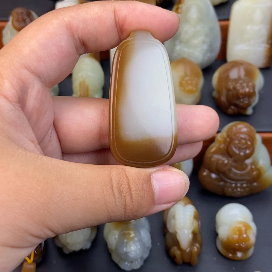 和田玉（糖玉）未镶嵌颈饰奶***吨