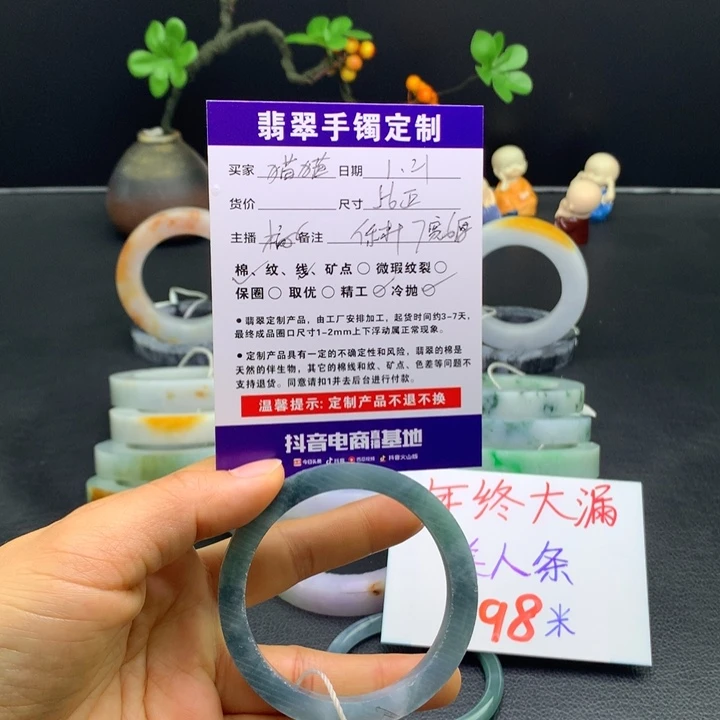 定制翡翠正未镶嵌猫*?