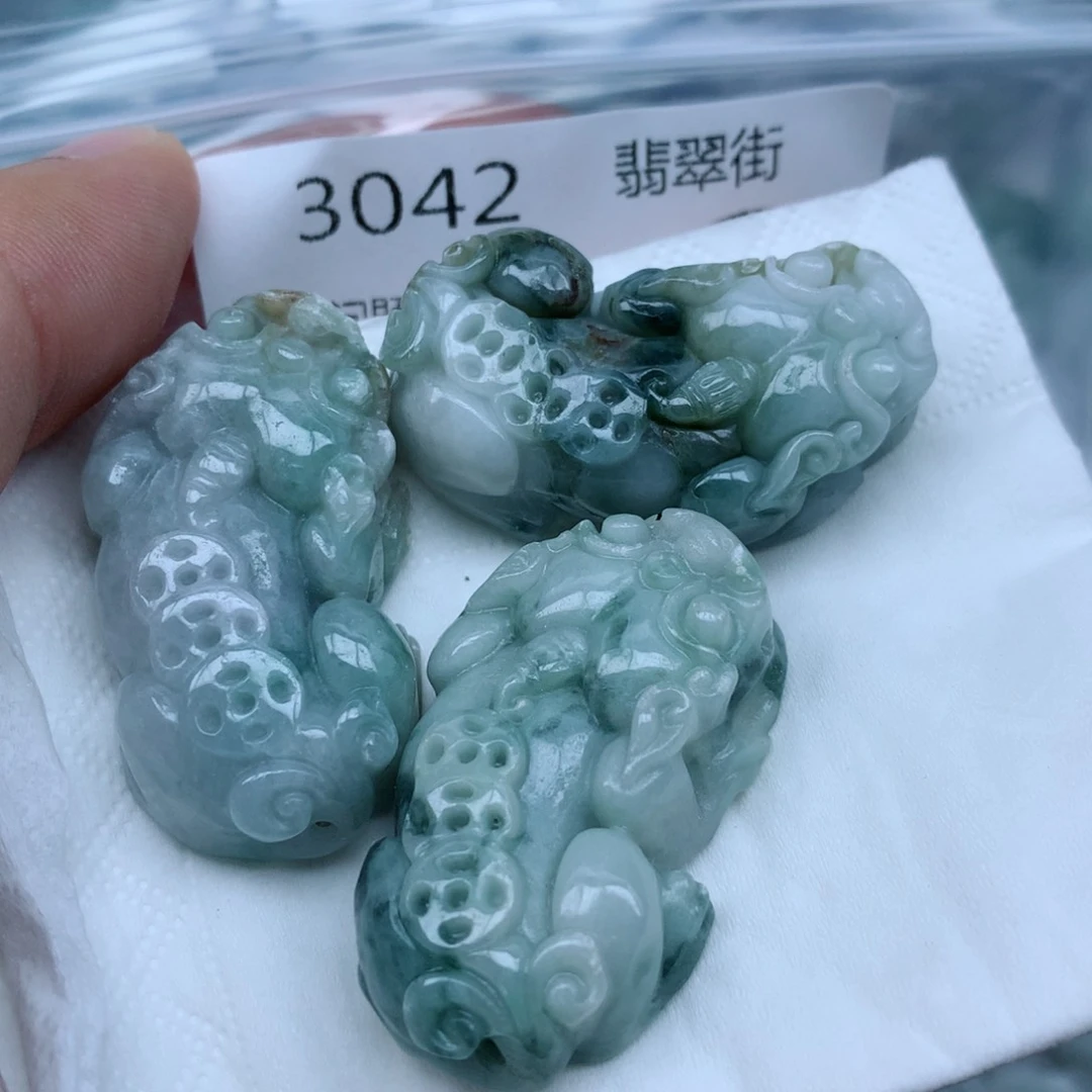 颈饰足铂镶嵌翡翠翡翠