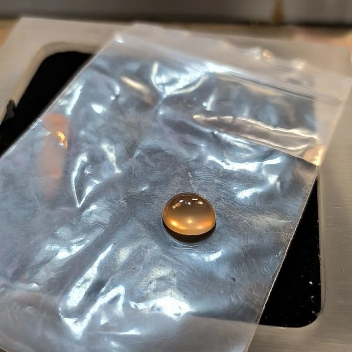 君***乐未镶嵌戒面石英岩玉