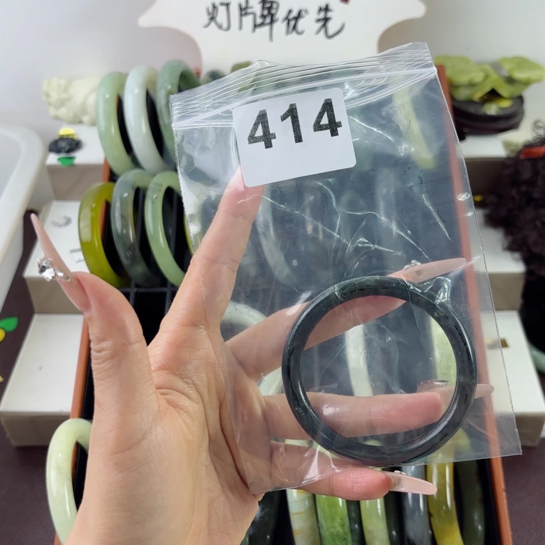 蛇纹石玉未镶嵌手镯小****?