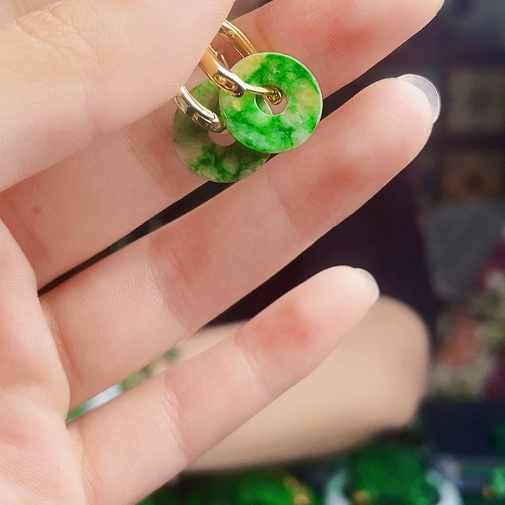 翡翠未镶嵌颈饰多样性