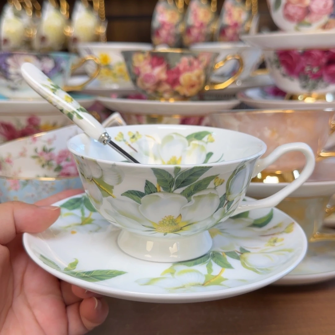 45%以上骨粉骨瓷素雅茶花一杯一碟一勺快递装（拍两套送杯架）