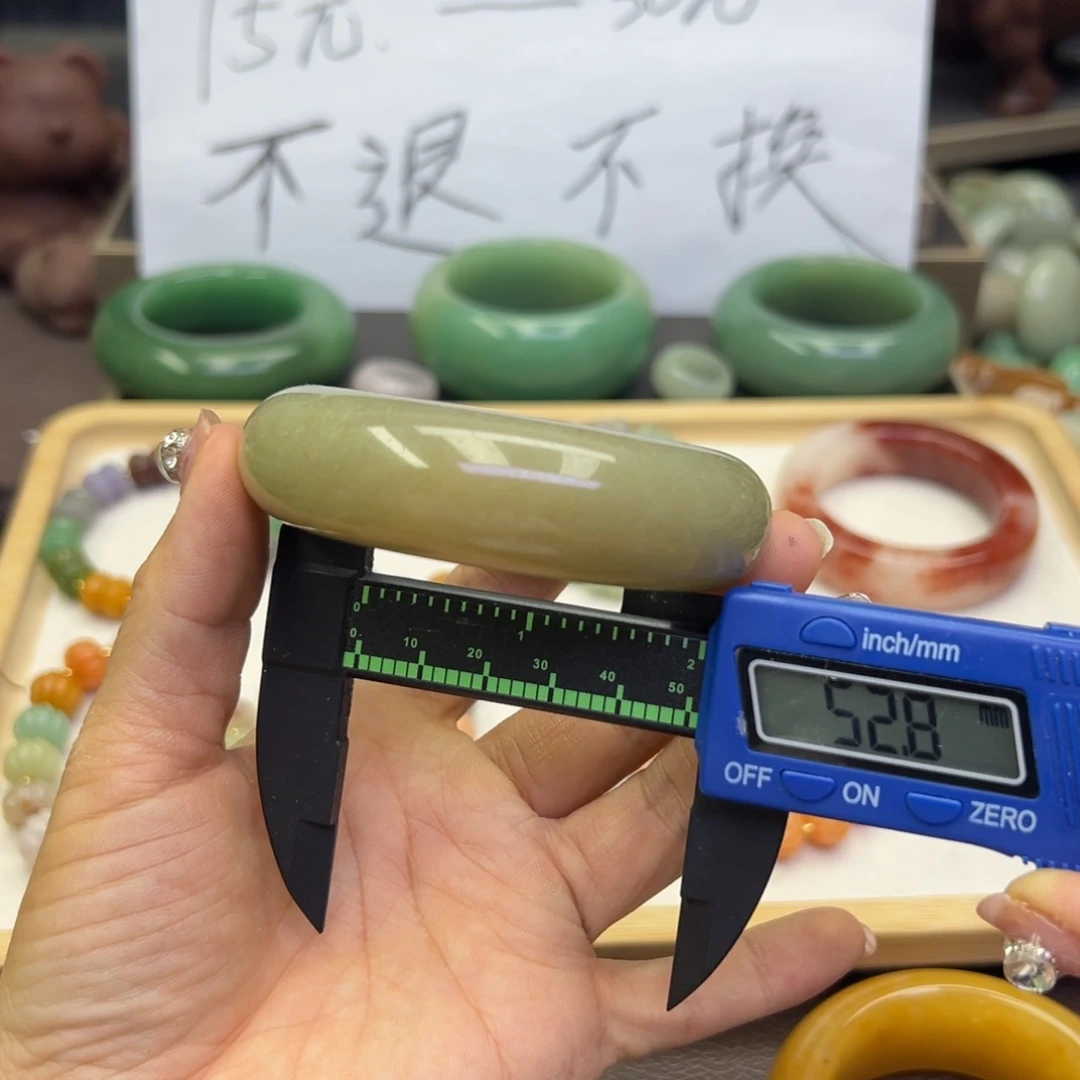 未镶嵌手镯石英岩玉