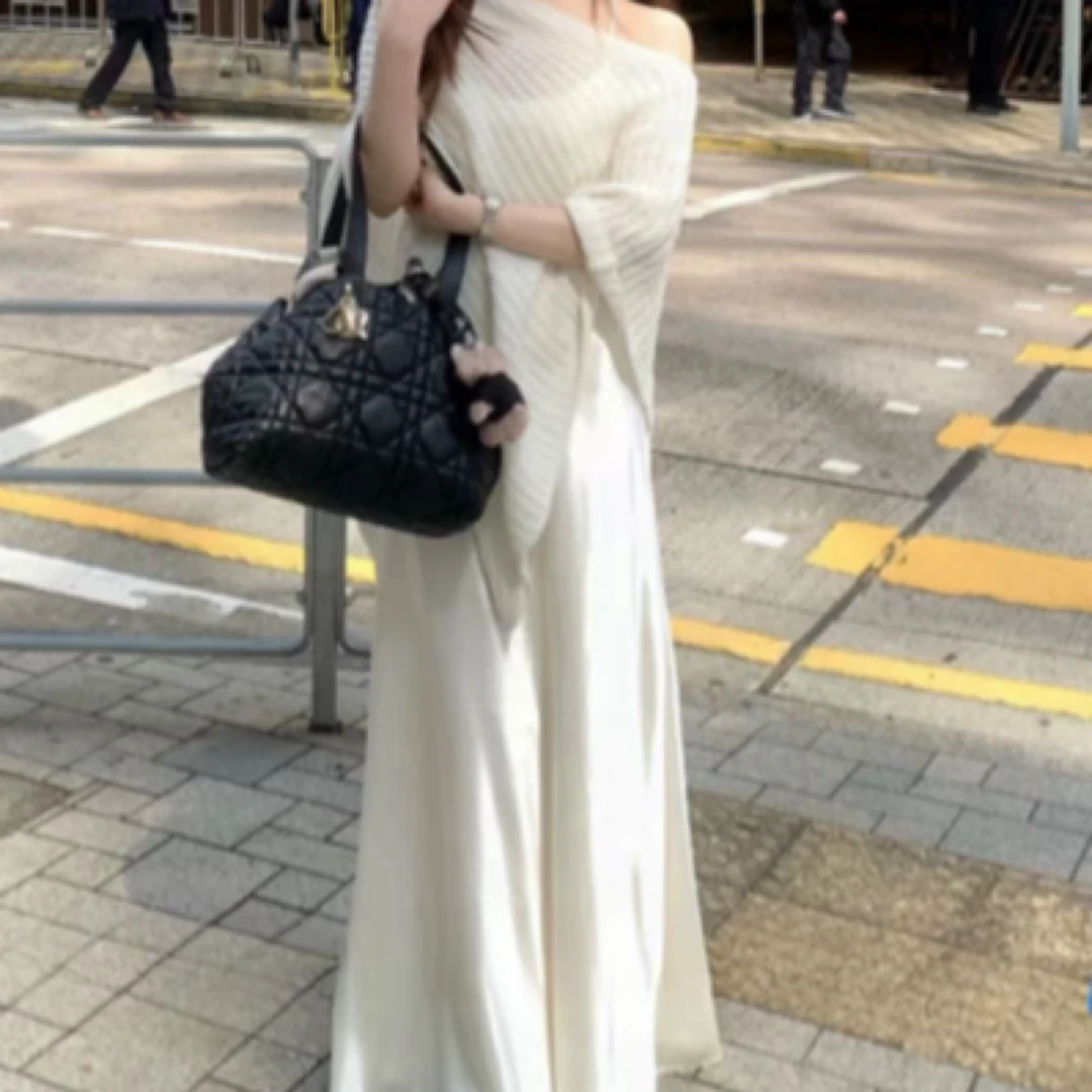 孙优秀法式气质不规则斜肩针织罩衫女缎面白色吊带连衣裙两件套