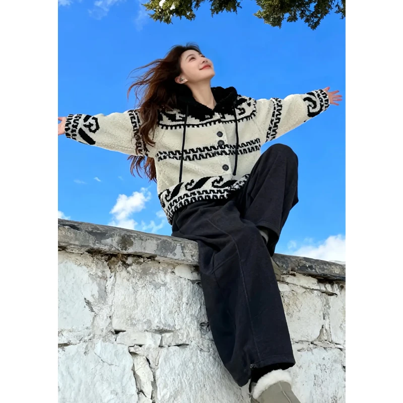 设计感羊羔毛短款外套女士冬季新款加棉加厚连帽上衣宽松保暖夹克