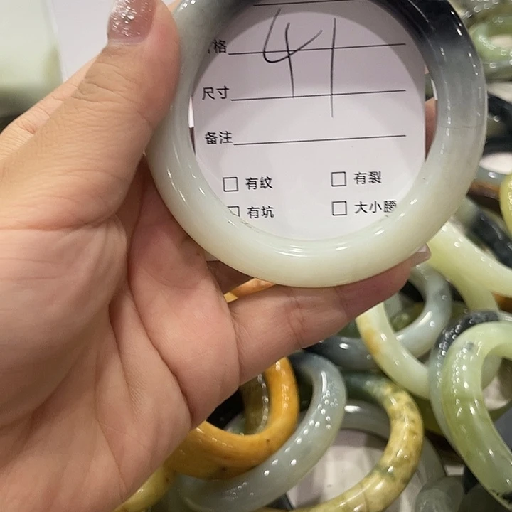 未镶嵌手镯透闪石质玉