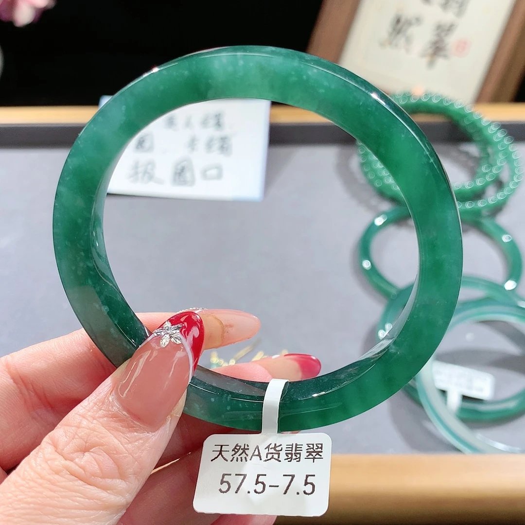 翡翠手镯（圆镯）未镶嵌