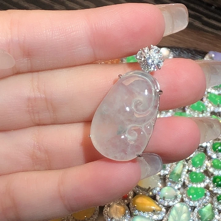 翡翠未镶嵌颈饰翡翠