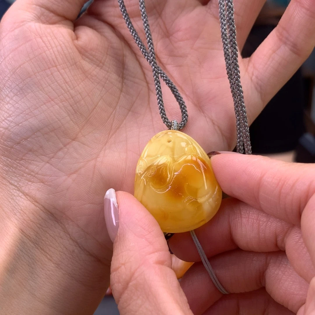 未镶嵌颈饰琥珀天然