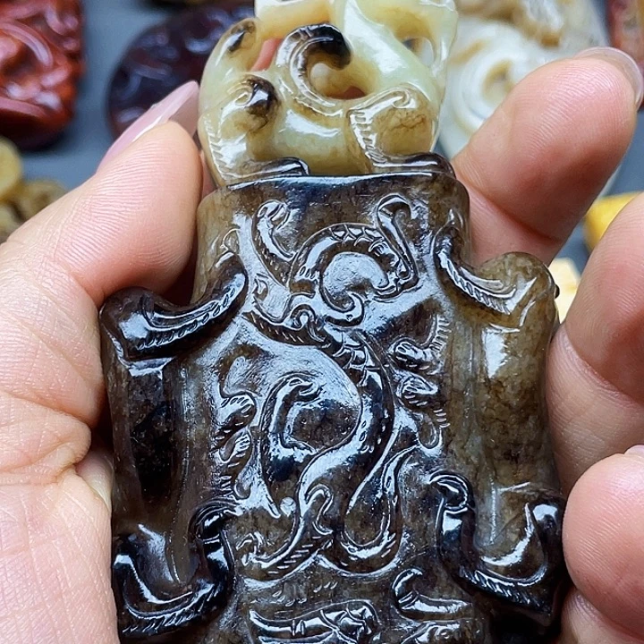 含***心和田玉未镶嵌颈饰