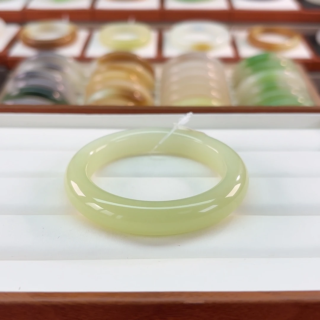 和田玉未镶嵌手镯【渐变黄口】