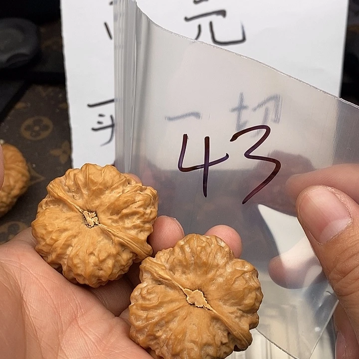 吊坠文玩核桃W:8693496469694469