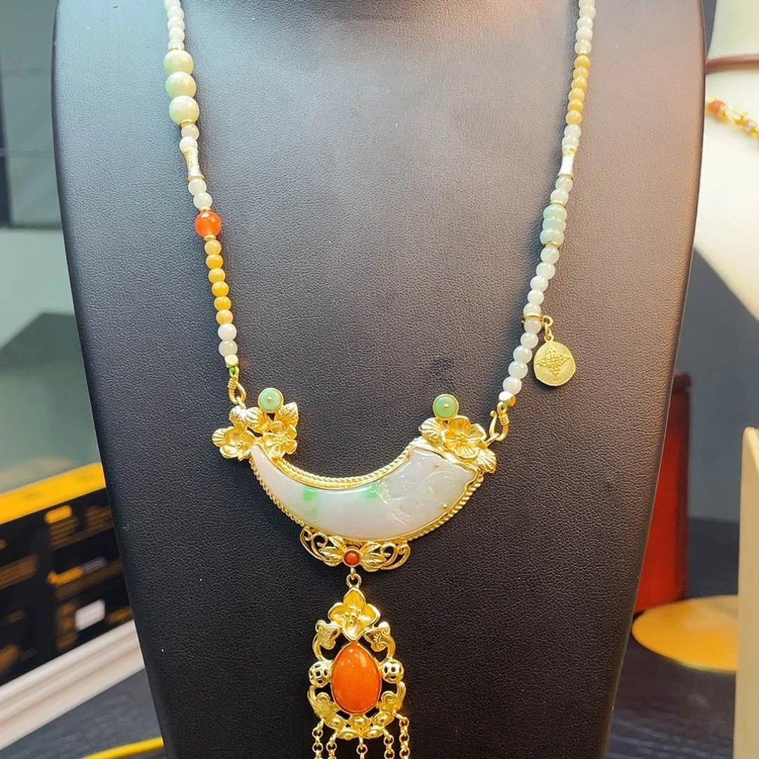 翡翠颈饰未镶嵌颈饰