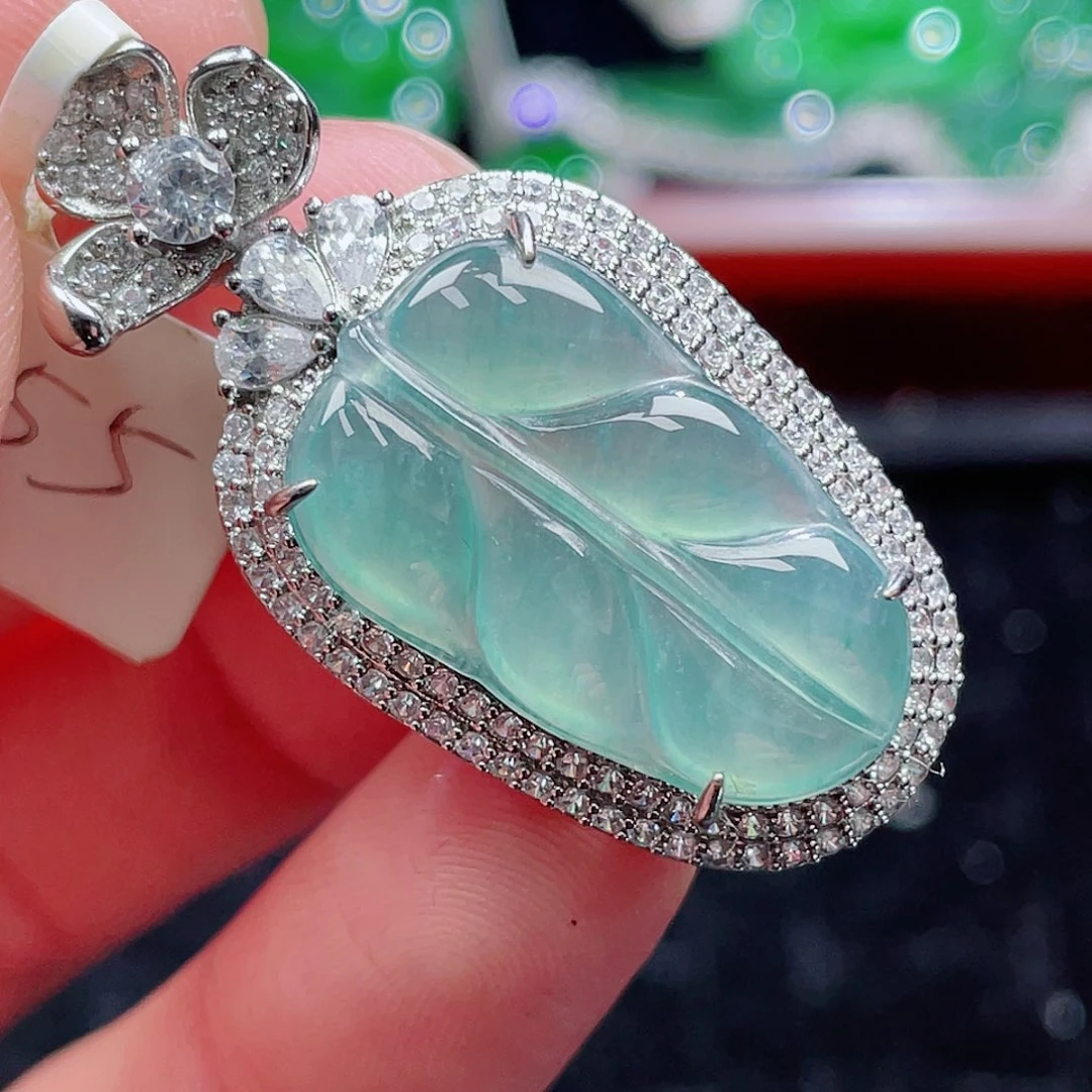 翡翠颈饰未镶嵌555，