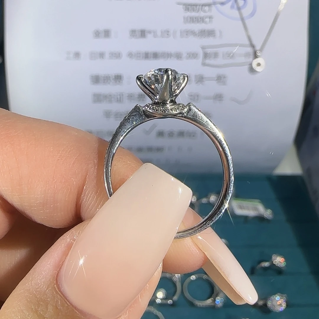 实验室培育钻石足铂镶嵌一克拉无冕之冠17圈口