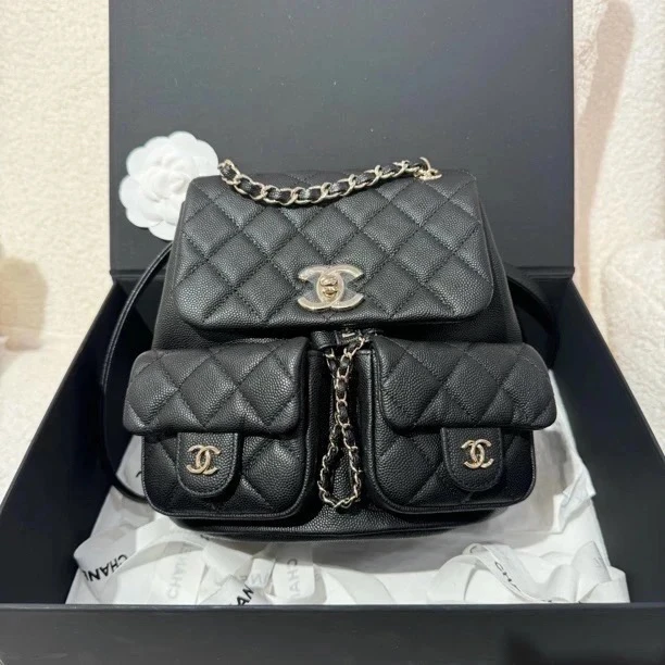 未使用 Chanel/香奈儿 黑金duma 中号24A 芯片款 链条双肩包