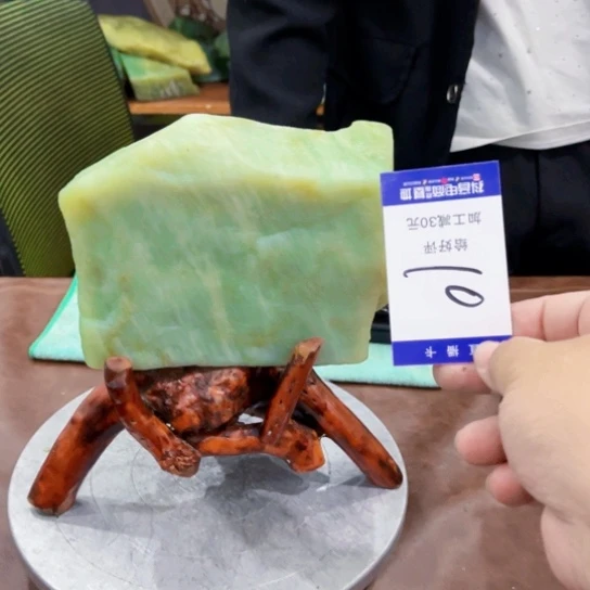 蛇纹石玉未镶嵌原石马*