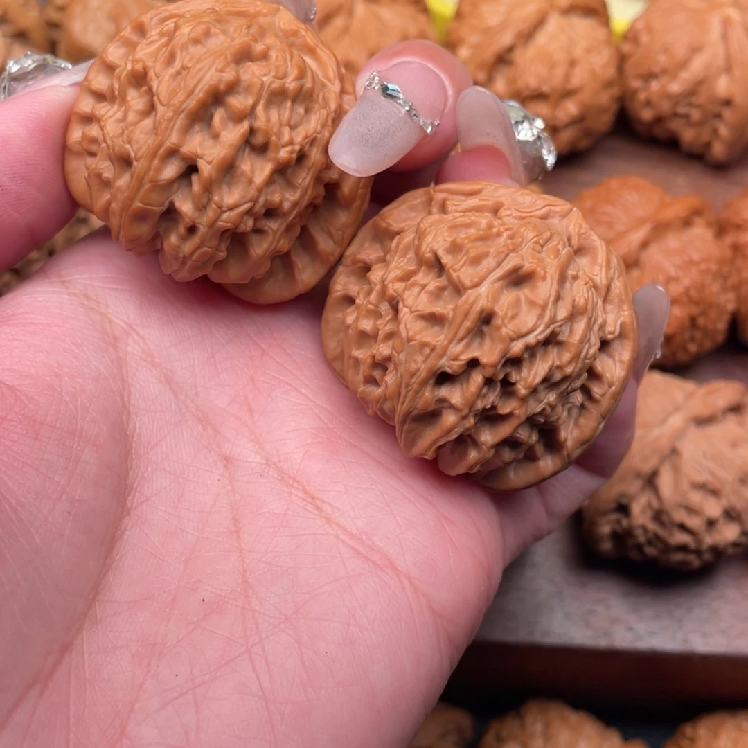 文玩核桃吊坠全品，老树三角白40