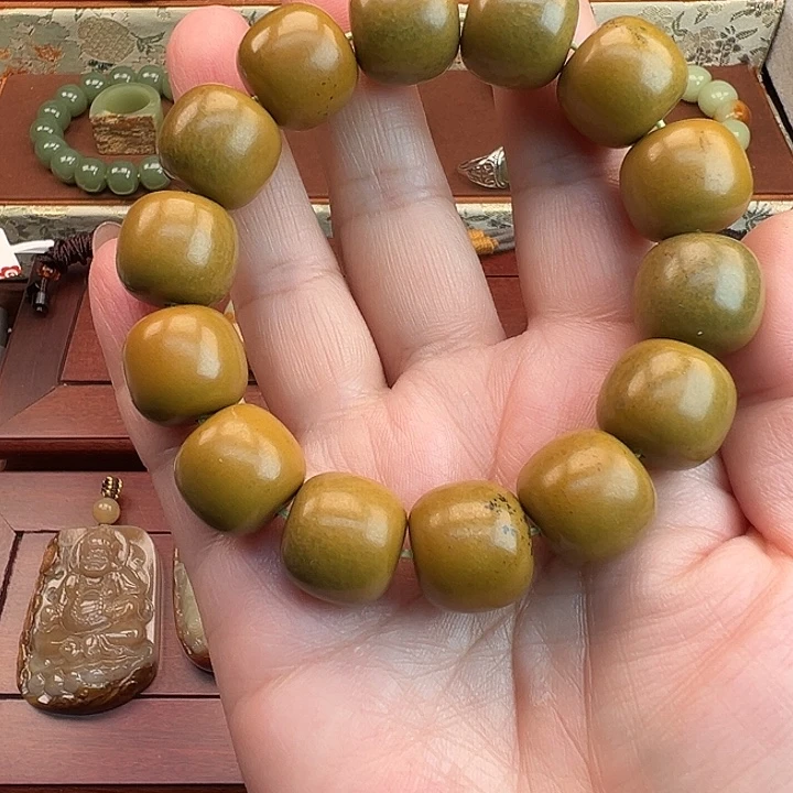 无***。岫岩河磨玉（透闪石质玉）未镶嵌手链