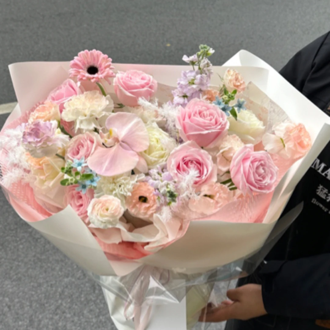 【粉色恋人】粉色玫瑰搭配绣球送女友送长辈送同学