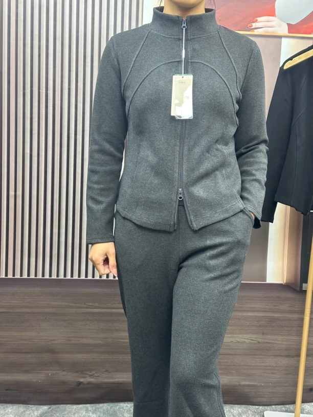 2025新款小蛮腰双开拉链小衫套装时尚显瘦不挑人