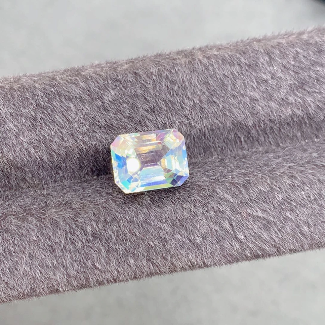 月光石裸石3.75克拉彩虹月光