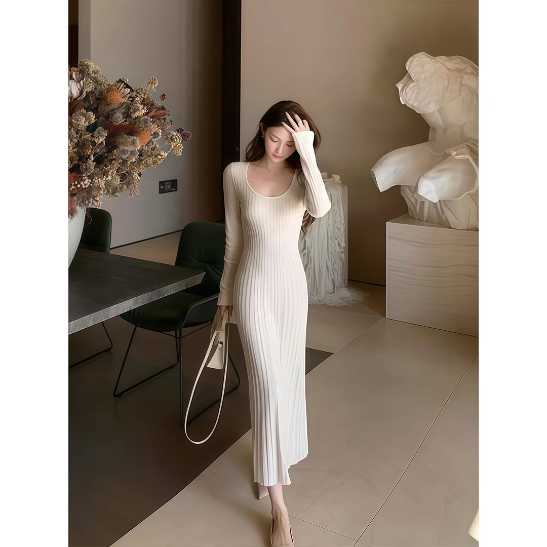 法式温柔风气质U领针织连衣裙女秋冬新款时尚收腰显瘦打底长裙子